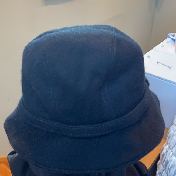 Prada - Picture 2 of 5